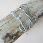 Armband mit versilberten Metallperlchen-708