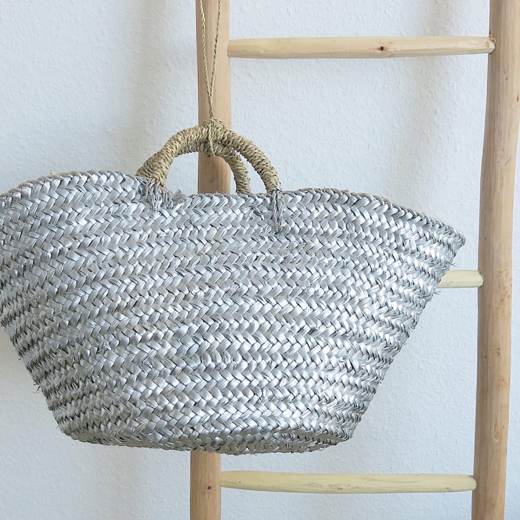 handgemachter Korb 'metallic Effect' aus Palmblatt geflochten