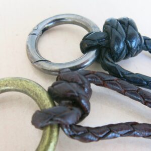 Schlüsselanhänger Flechtleder mit Knoten und Metall Karabinerring-1688