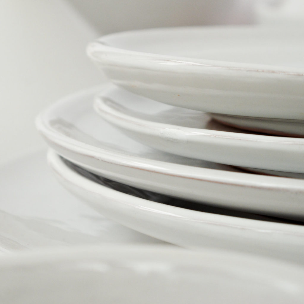 Teller Keramik in verschiedenen Größen