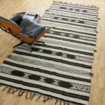 marokkanischer Teppich schwarz mit Farbakzent