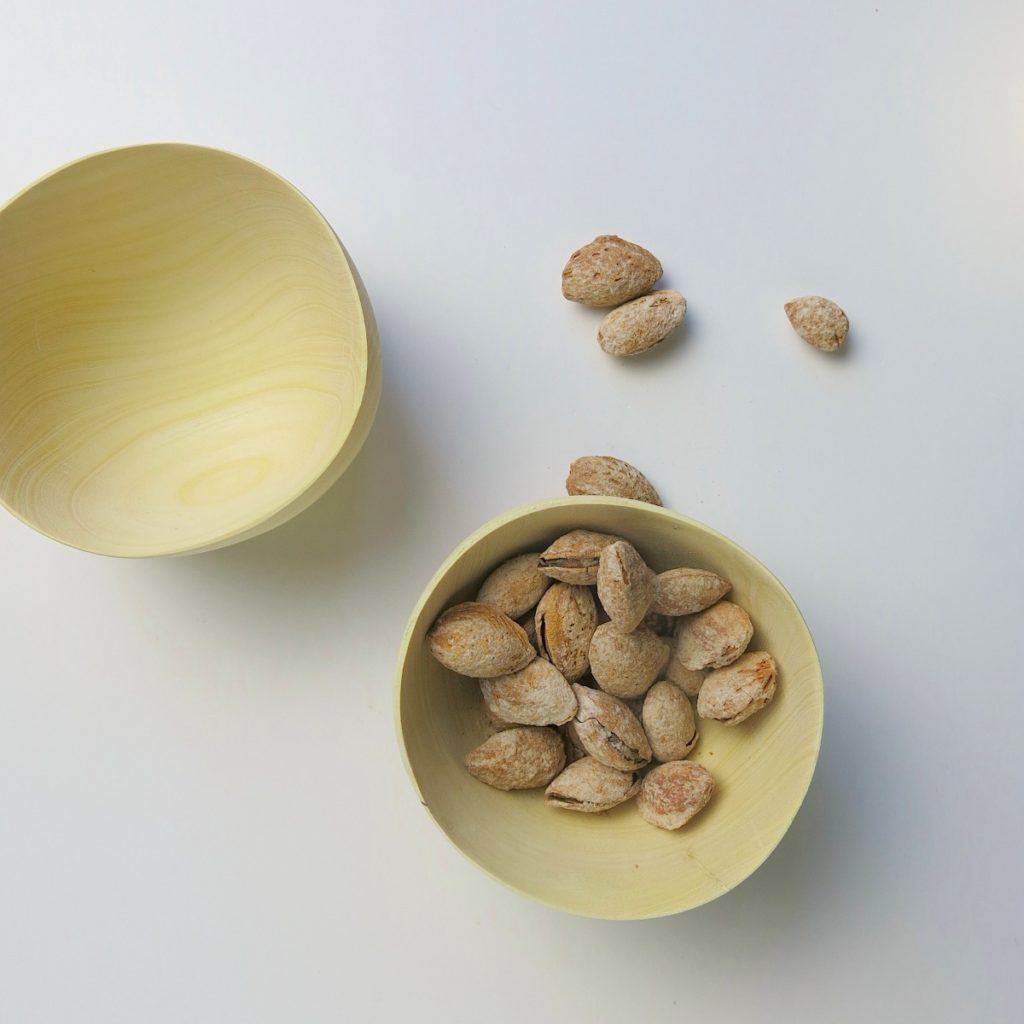 Holzschale aus Zitronenholz mit höherem Rand