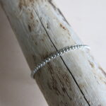 feines Häkel Armband mit versilberten Metallperlchen – Bild 7