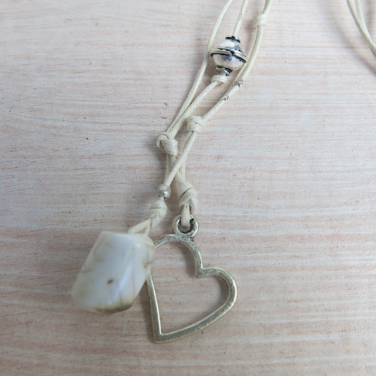 Kette mit Silberherz und Perle Kette mit Silberherz und Perle