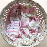 Gestreifter Schal aus feinem Baumwoll-Voile – Bild 2