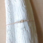 feines Armband mit verschiedenen Edelsteinen und Silberdetail – Bild 6