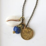 'lucky charm' - Lange Halskette mit Kauri Muschel & alten Münzen - handmade in Ibiza – Bild 2