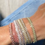 Schimmerndes Häkel Armband mit Glasperlen – Bild 4