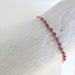 2mm Granat Edelsteine auf feinem Häkel-Armband – Bild 10