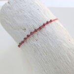 2mm Granat Edelsteine auf feinem Häkel-Armband – Bild 9