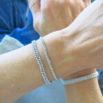 feines Häkel Armband mit versilberten Metallperlchen – Bild 3