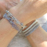 Kette und Armband mit metallic Glasperlen in verschiedenen Farben - fein gehäkelt – Bild 4