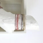 Einreihiges Häkel Armband mit schimmernden Glasperlen – Bild 2