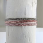 Häkel-Armband 'peyote': Metallic schimmernde Glasperlen – Bild 5