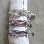 Gehäkelte Kette und Armband mit Miyuki Glasperlen in grau-silber Schimmer – Bild 2