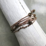 Kette und Armband mit metallic Glasperlen in verschiedenen Farben - fein gehäkelt – Bild 13