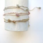 Doppeltes Häkel Armband mit metallic Perlen – Bild 2