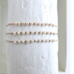 Cremefarbenes Häkel Armband mit Süßwasserperlen – Bild 4