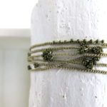 Handgehäkelte Kette und Wickel Armband in Grüntönen – Bild 3