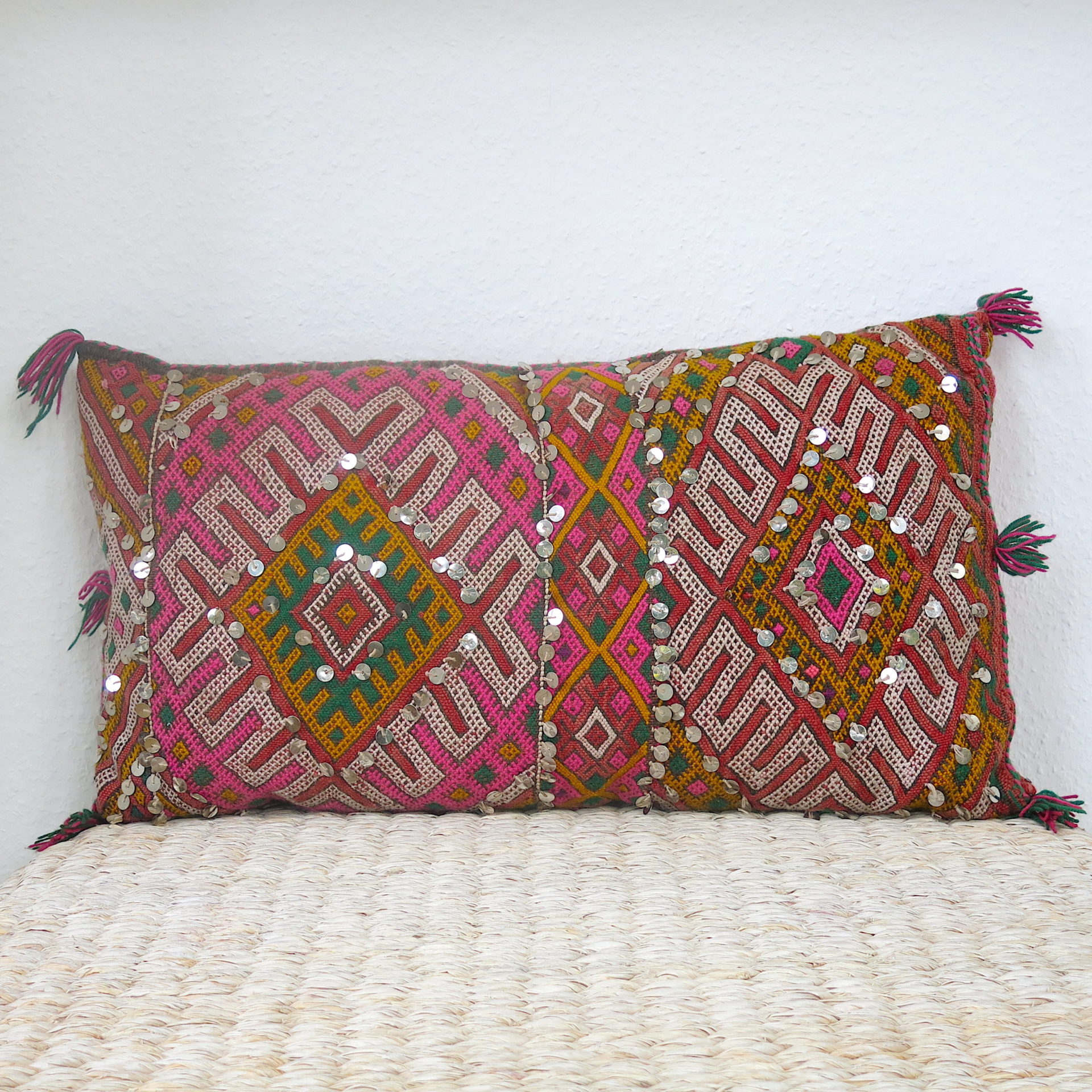 vintage Kelim Kissen mit Pailletten -pink-1 Vintage Kelim Kissen mit Metallpailletten - Pink – Bild 1