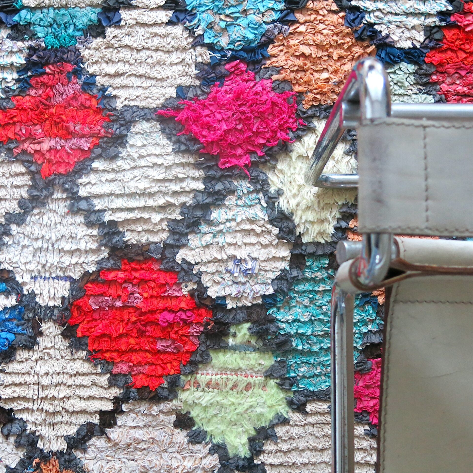 Vintage Berber Teppich 'Boucherouite' - Rhombe bunt Vintage Berber Teppich 'Boucherouite' - Rhombe bunt