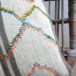 Kissen aus vintage Kelimteppich - beige mit Stickerei – Bild 7