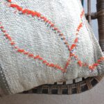 Kissen aus vintage Kelimteppich - beige mit Stickerei – Bild 4