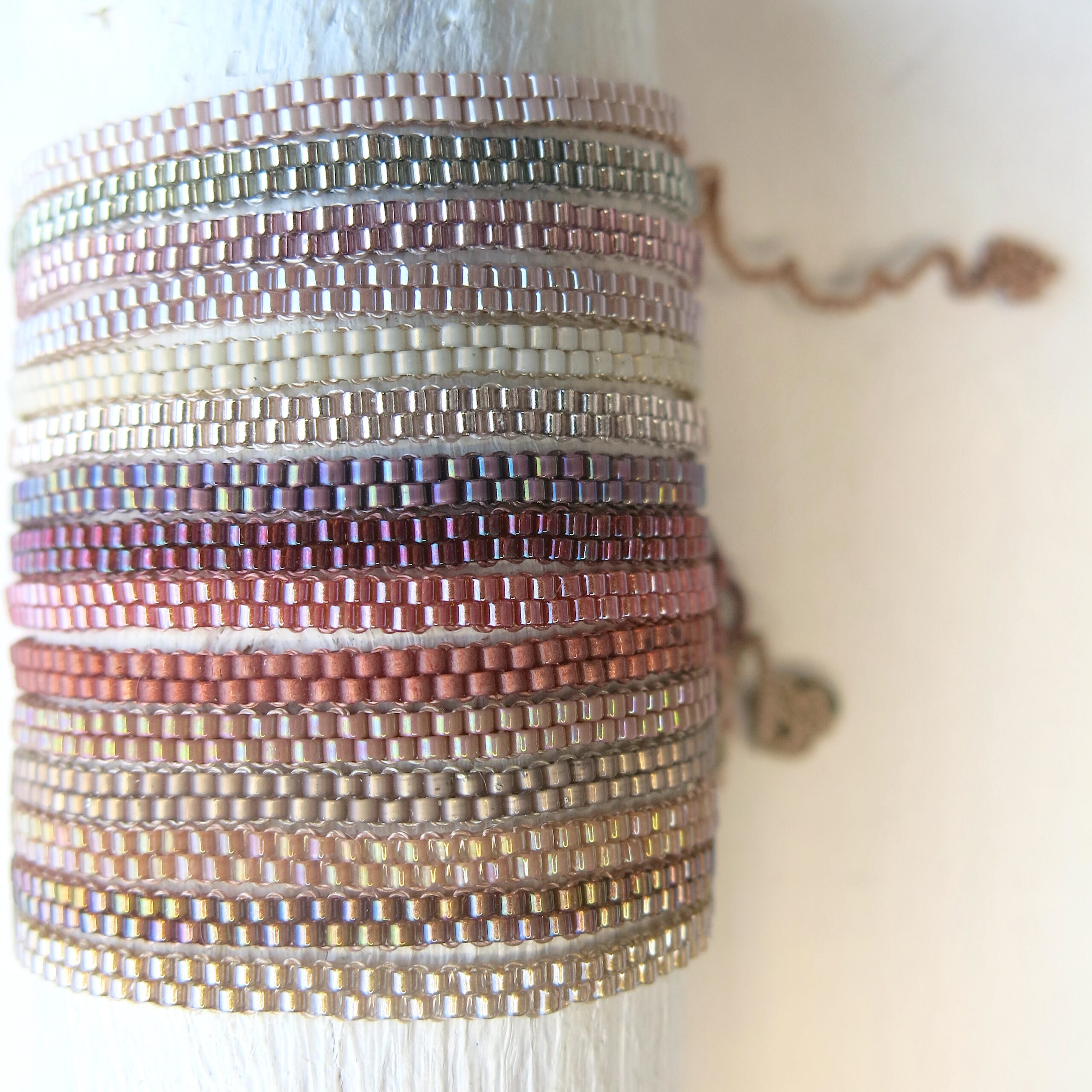 Armband MAELYS - Übersicht -12 Gehäkeltes Armband peyote in soft autumn shades – Bild 1