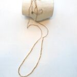 Kette aus 'cut beads' in Gold, Peach und Silber – Bild 11