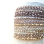 Feines Armband mit facettierten Glas-Rocailles Perlen – Bild 3