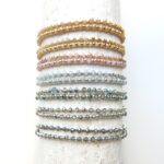 Feines Armband mit facettierten Glas-Rocailles Perlen