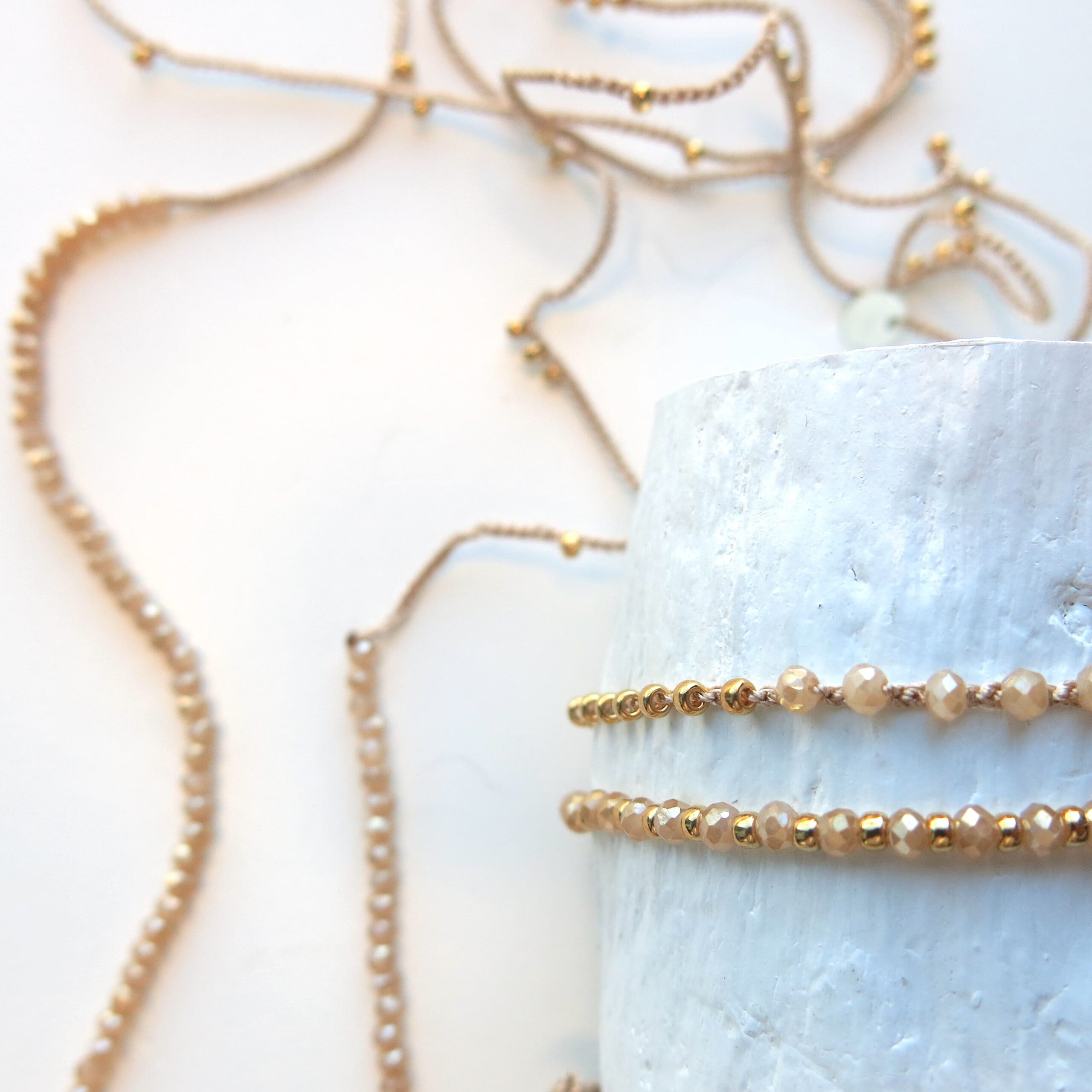 gehäkelte Kette CAROL - gold-3 Feine gehäkelte Kette aus Glas Rocailles Perlen – Bild 1